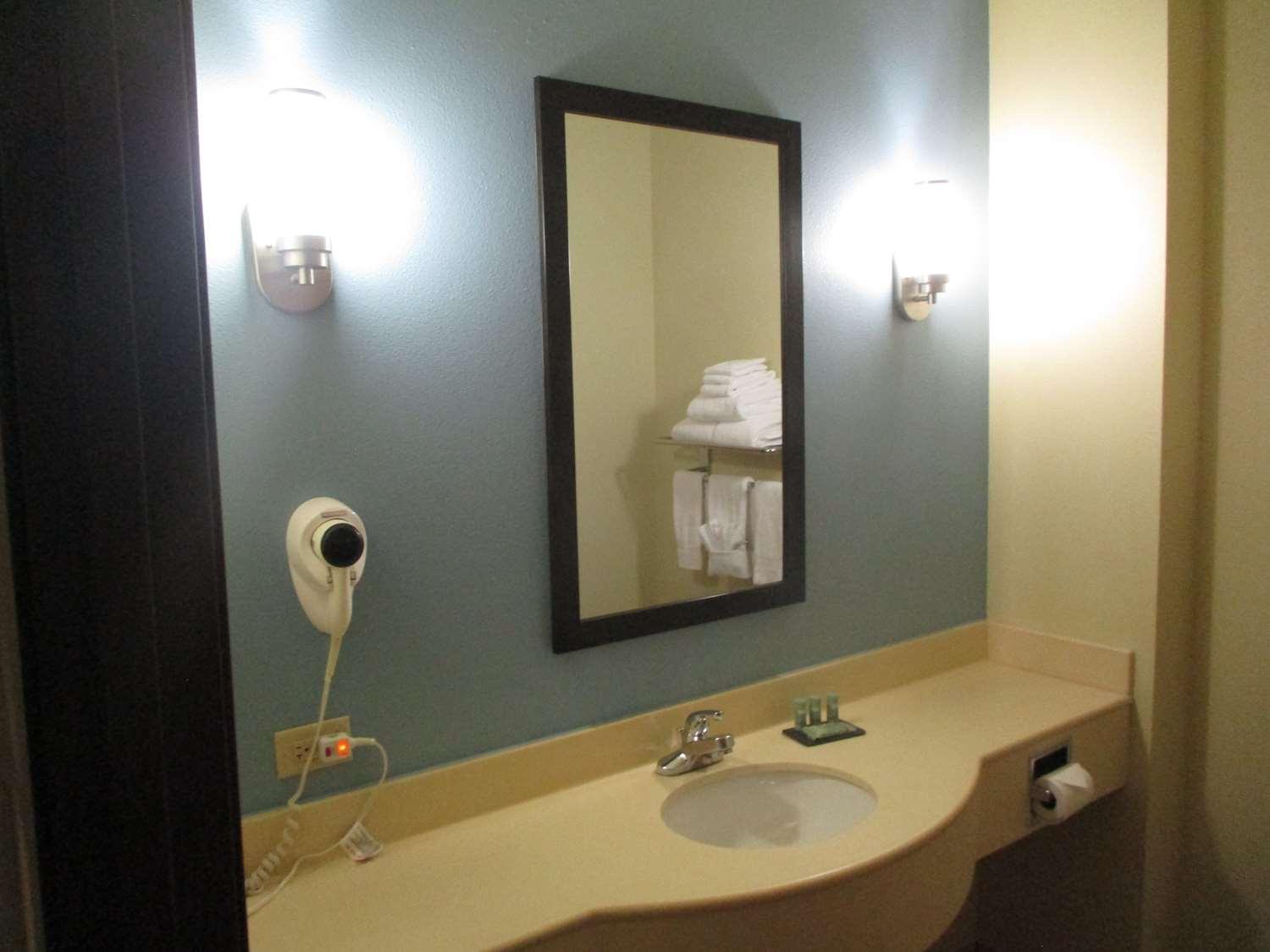 Best Western Coffeyville Central Business District Inn And Suites Екстериор снимка