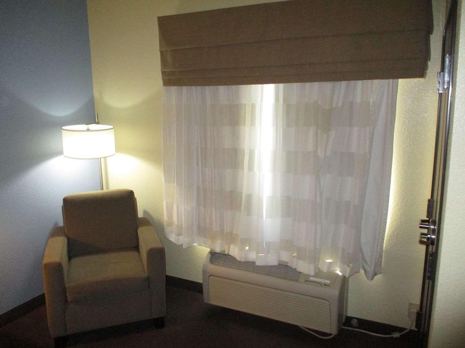 Best Western Coffeyville Central Business District Inn And Suites Екстериор снимка