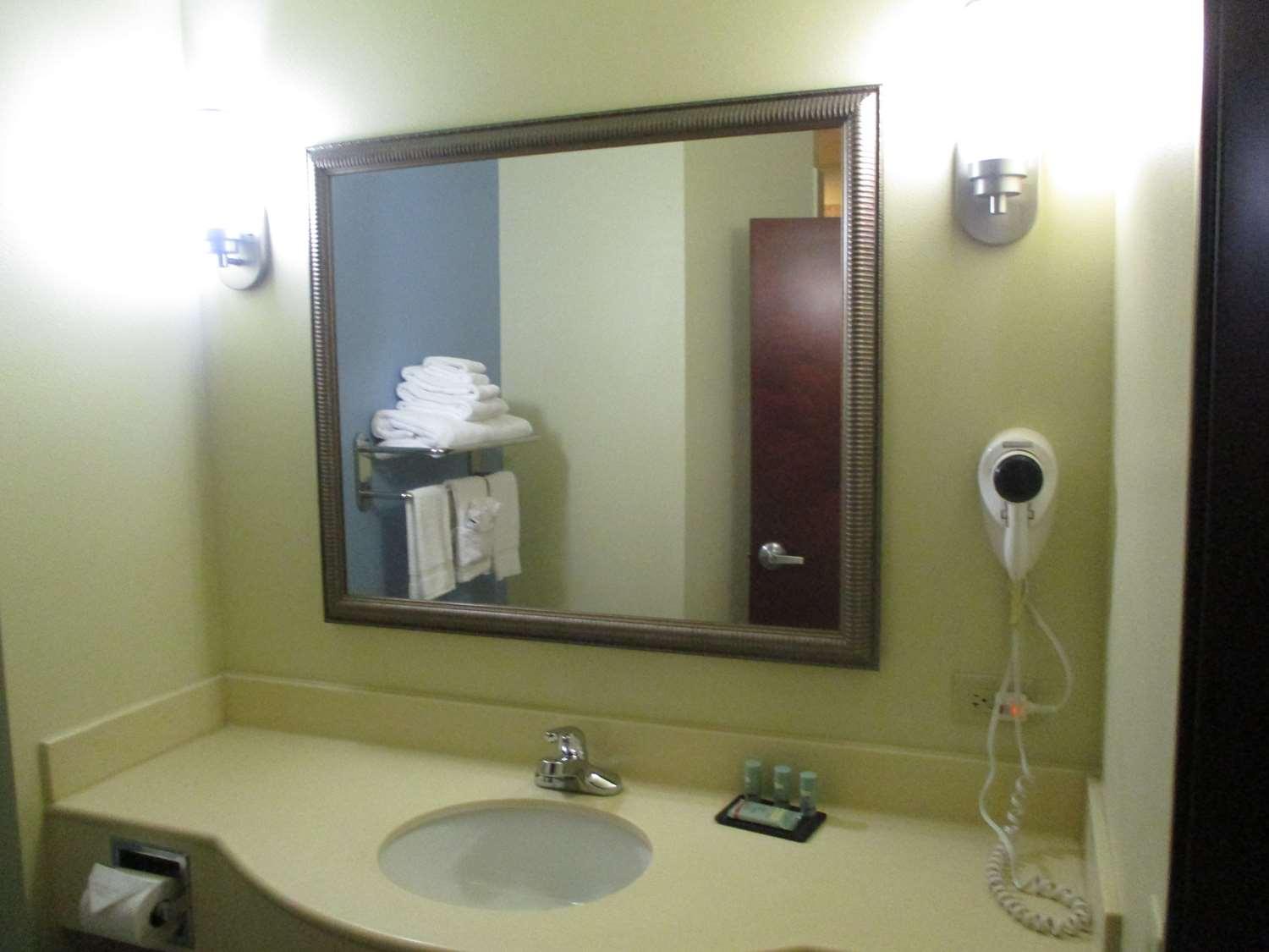 Best Western Coffeyville Central Business District Inn And Suites Екстериор снимка