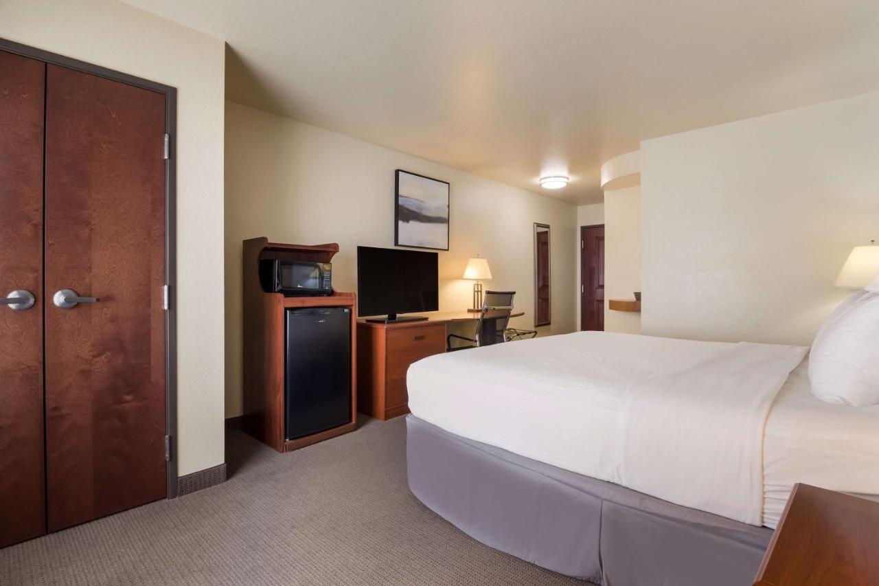 Best Western Coffeyville Central Business District Inn And Suites Екстериор снимка
