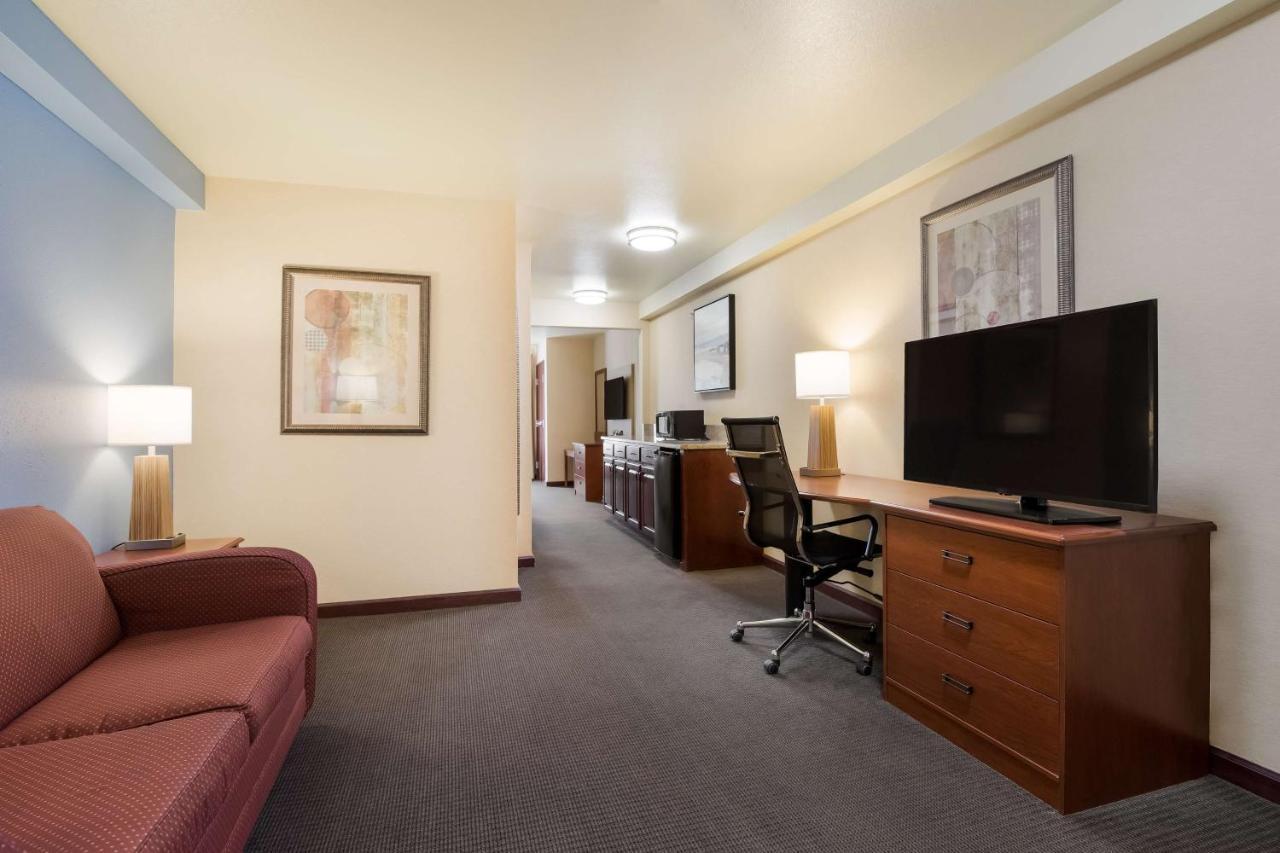 Best Western Coffeyville Central Business District Inn And Suites Екстериор снимка