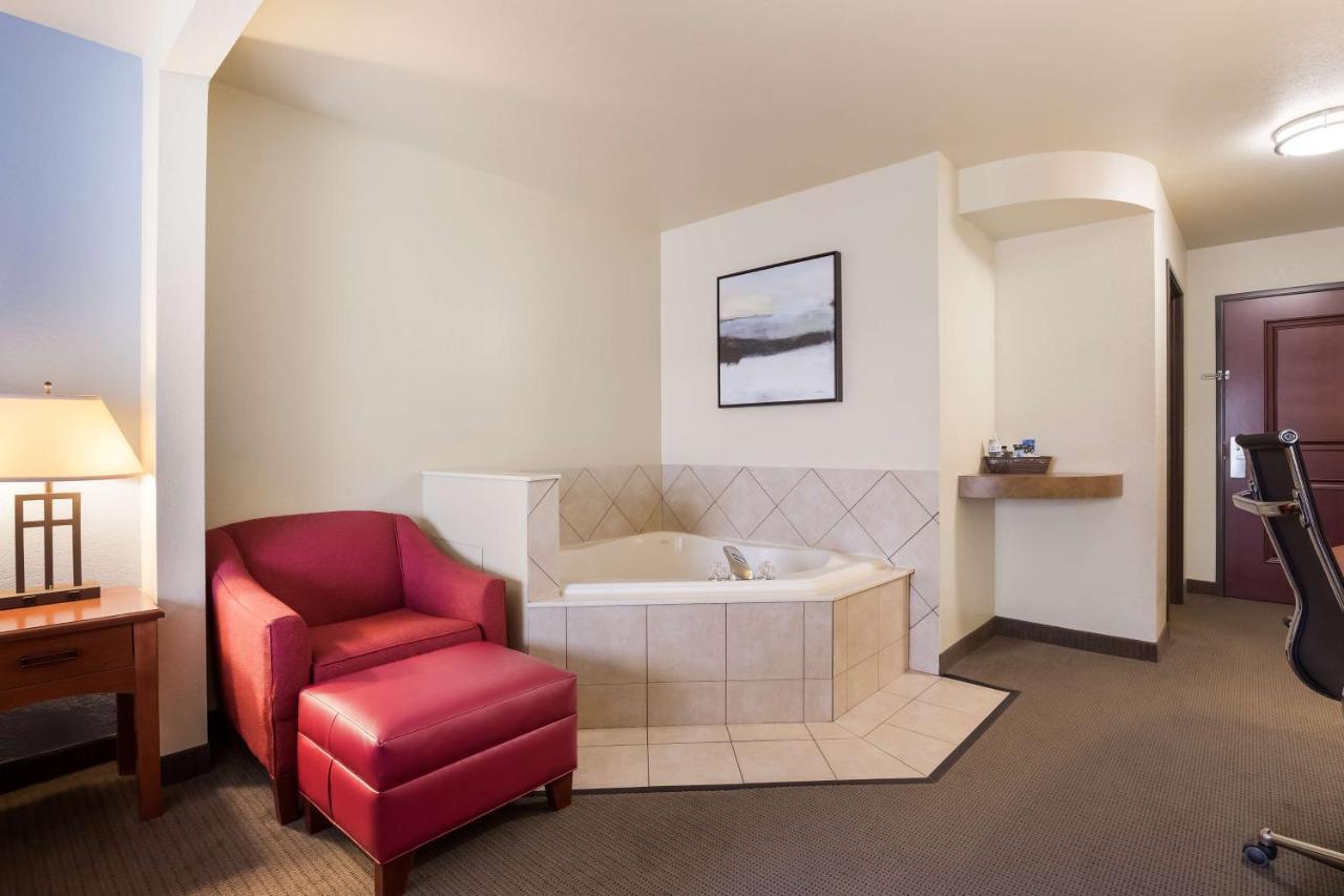 Best Western Coffeyville Central Business District Inn And Suites Екстериор снимка