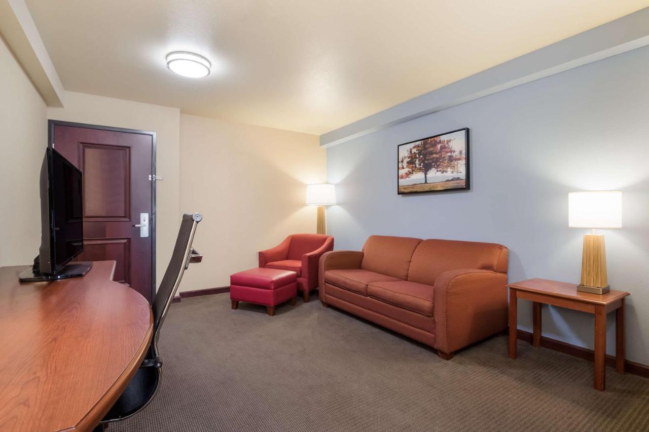 Best Western Coffeyville Central Business District Inn And Suites Екстериор снимка